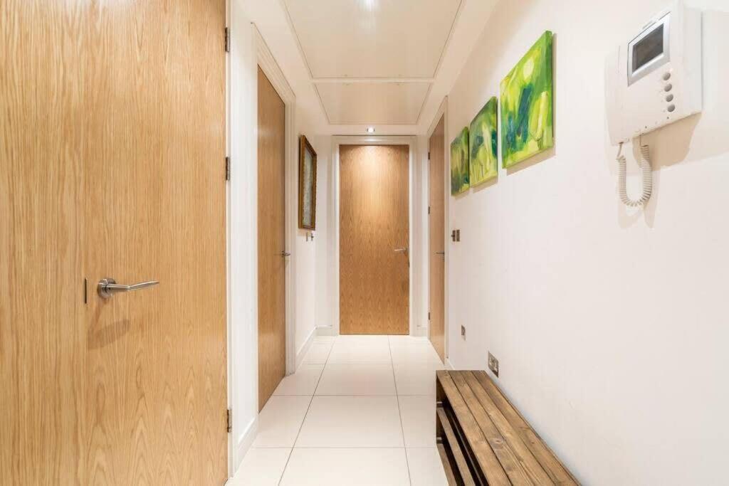 1 Bedroom Penthouse Flat In East Лондон Экстерьер фото