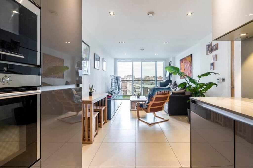 1 Bedroom Penthouse Flat In East Лондон Экстерьер фото