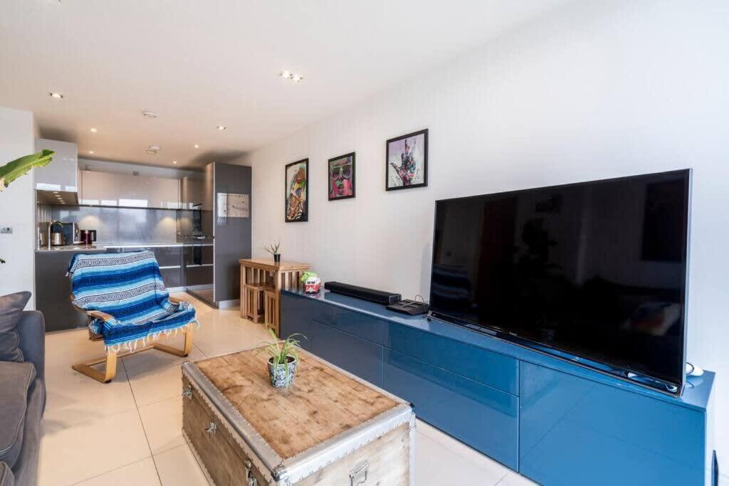 1 Bedroom Penthouse Flat In East Лондон Экстерьер фото