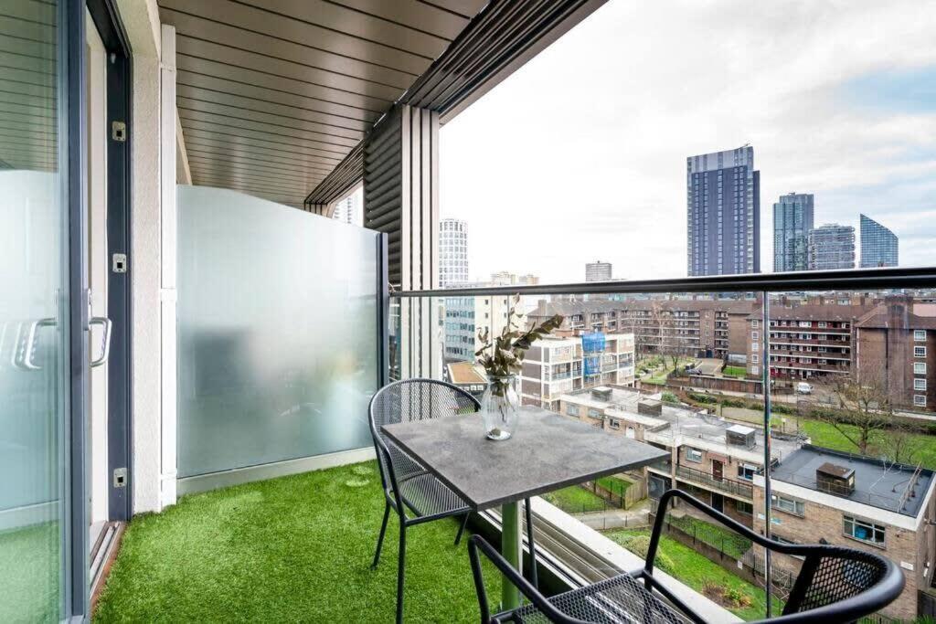 1 Bedroom Penthouse Flat In East Лондон Экстерьер фото